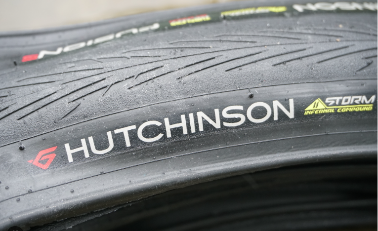 **HUTCHINSON FUSION 5 ALL SEASON 700x28c (TUBE TYRE)